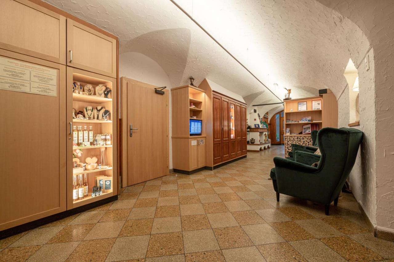 Landhof Waidegger Wirt - Hotel, Restaurant, Bar Buitenkant foto